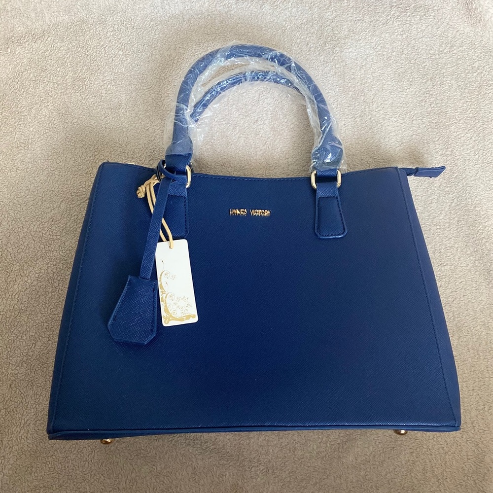 Hynes Victory NWT Blue Women Crossbody/Sat…